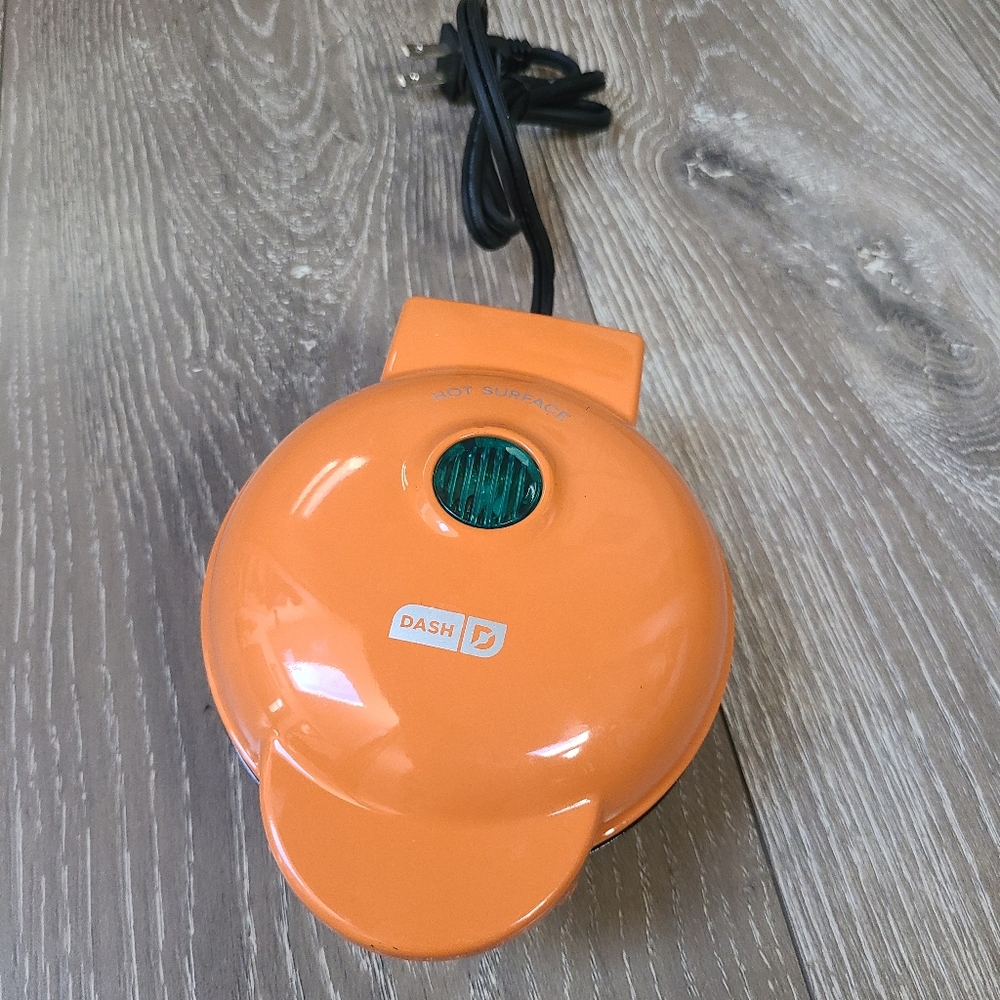 Dash Mini Pumpkin Personal Waffle Maker Vibrant Orange Portable Waffle Maker